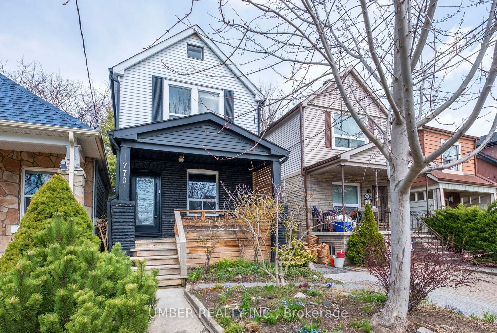 Photo 2 of 770 Sammon Avenue, Toronto, Danforth Village-East York — HOMEH