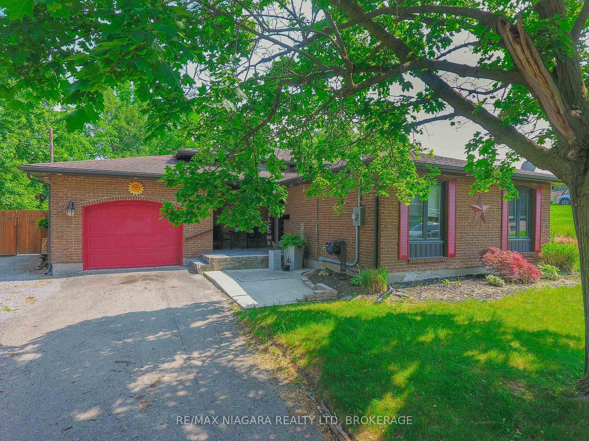 Photo 2 of 57 Townline Road W, Thorold, Thorold Downtown — HOMEH