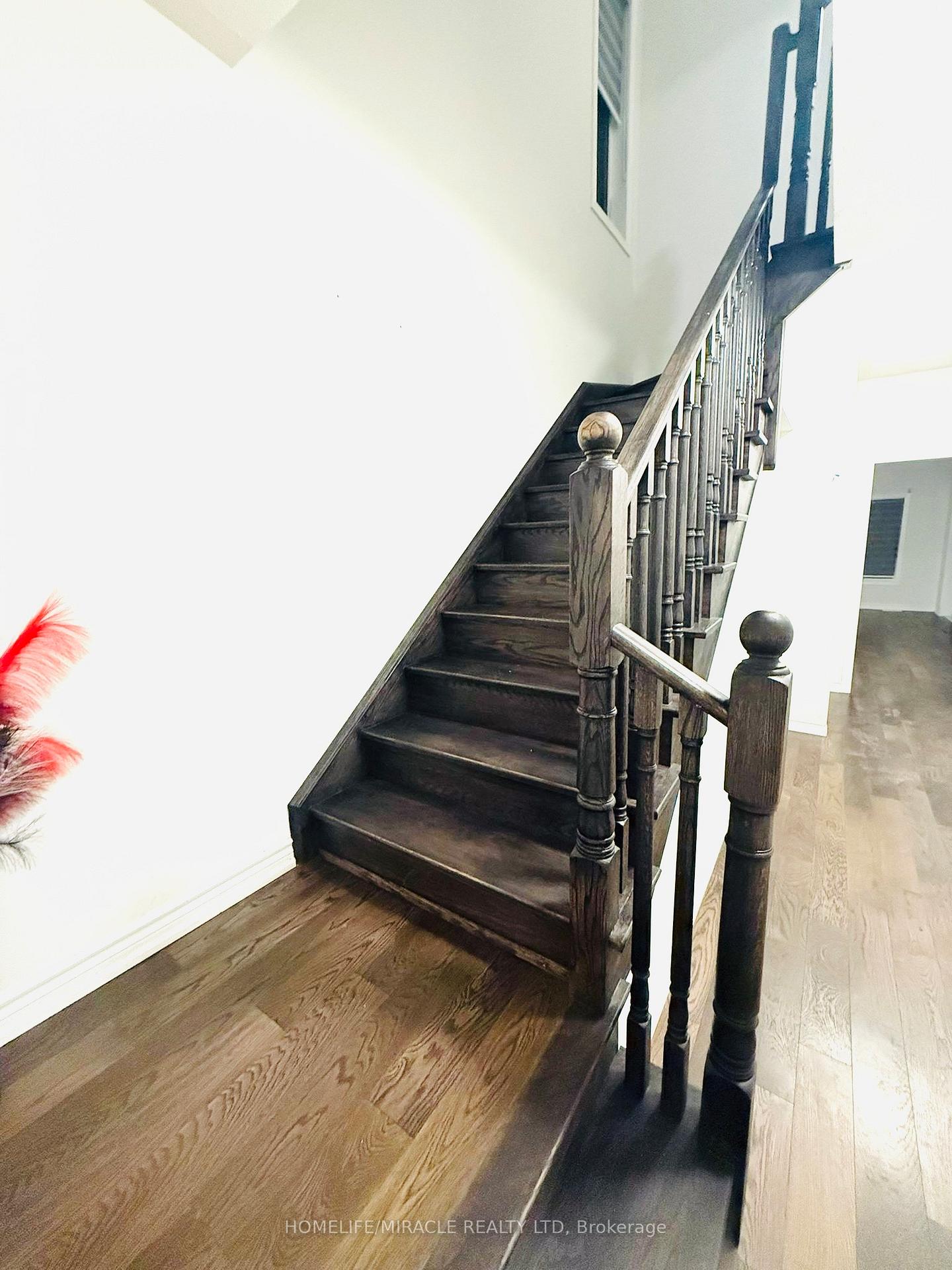 Photo 2 of 112 Baker Street N, Thorold, Thorold Downtown — HOMEH