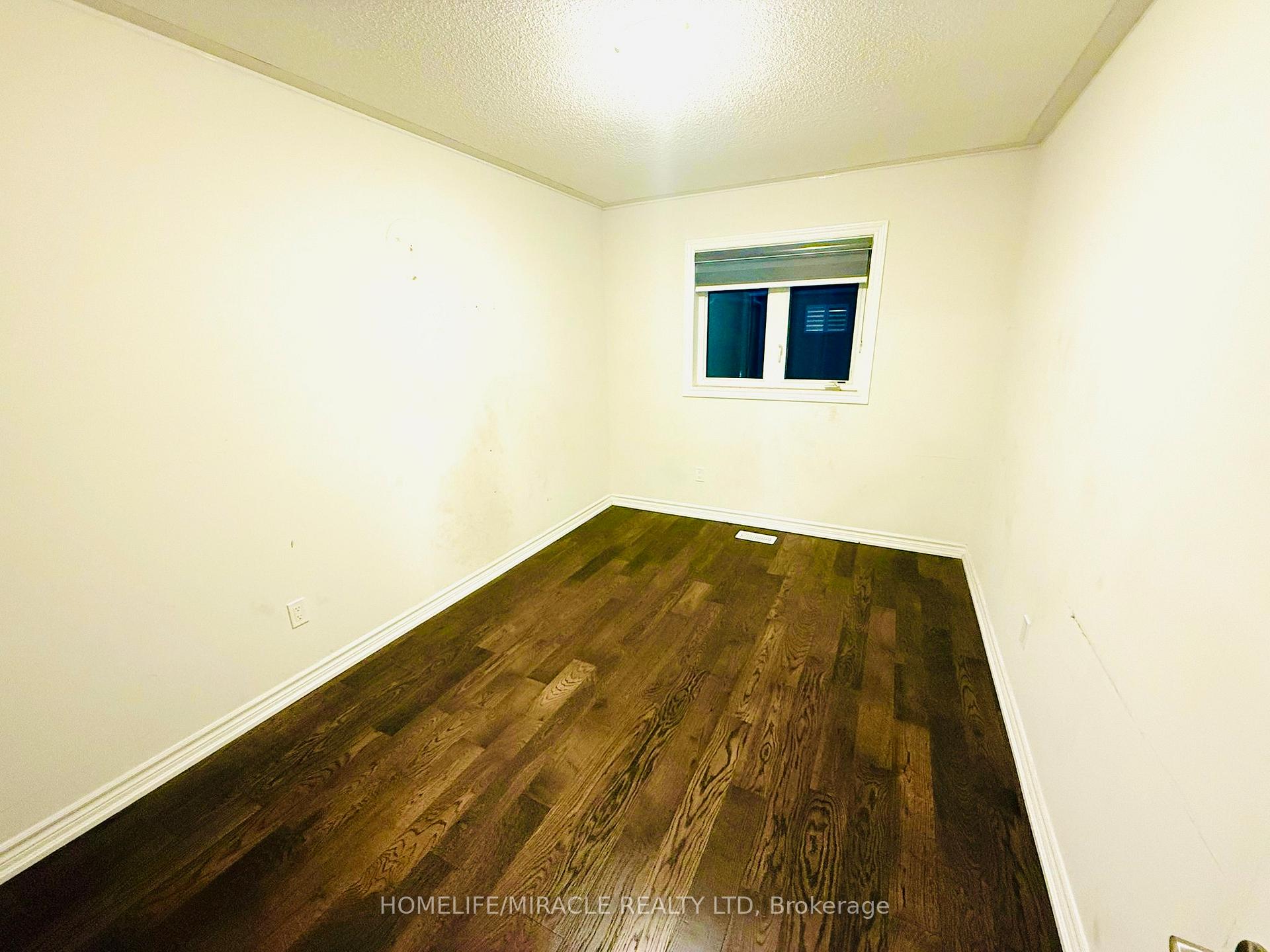 Photo 11 of 112 Baker Street N, Thorold, Thorold Downtown — HOMEH