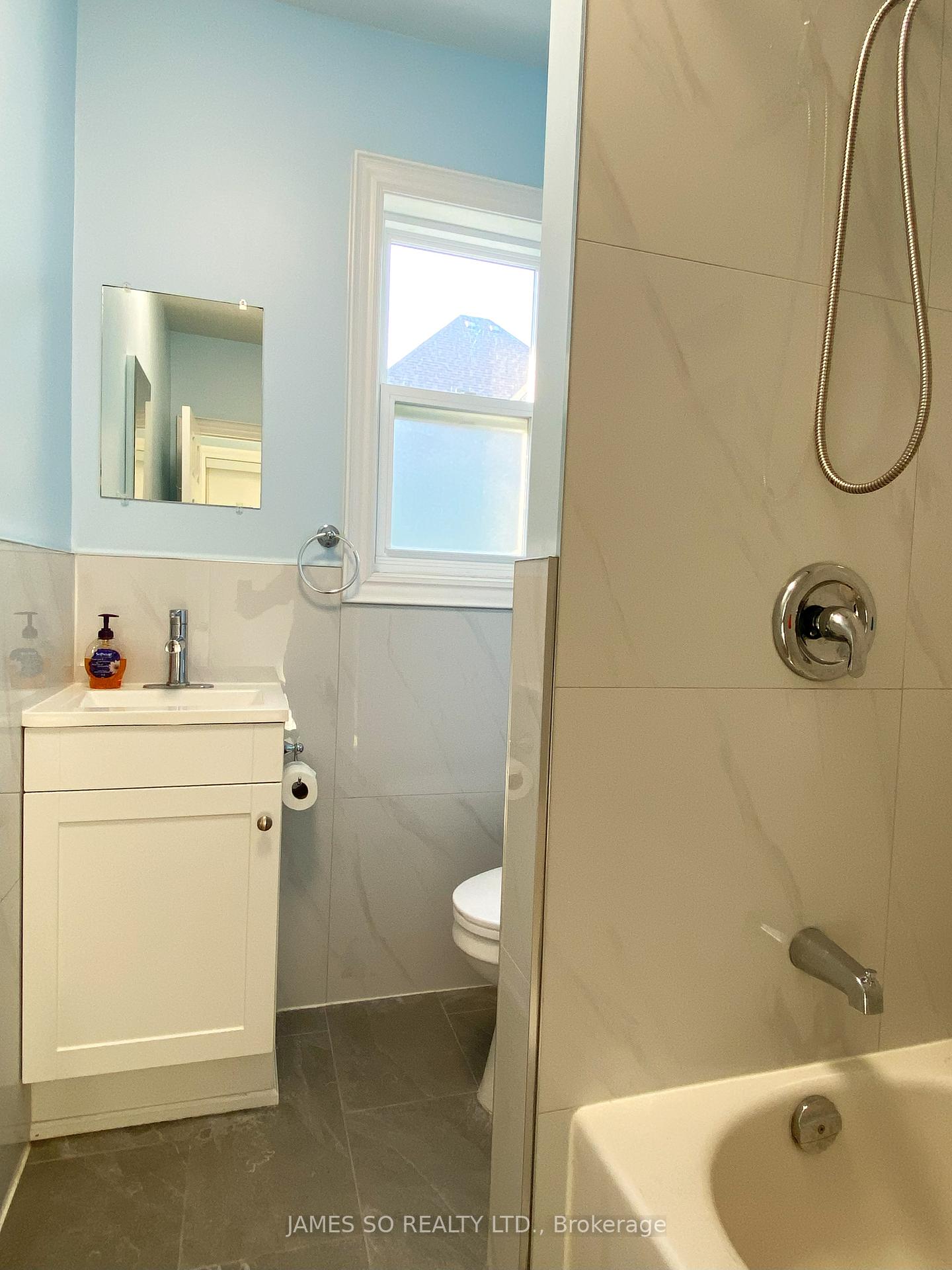 Photo 13 of Unit 2nd Floor, 293 Broadview Avenue, Toronto, South Riverdale — HOMEH
