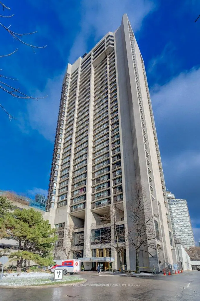 Front of Unit 1017, 33 Harbour Square