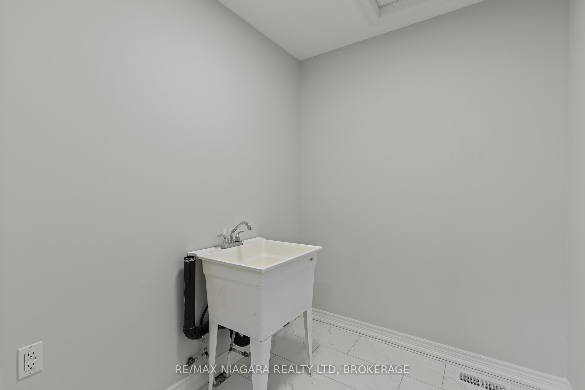 Photo 17 of 136 Hodgkins Avenue, Thorold, Allanburg/Thorold South — HOMEH