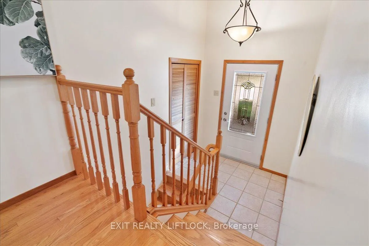 Photo 5 of 1540 Redwood Drive, Peterborough, Monaghan Ward 2 — HOMEH