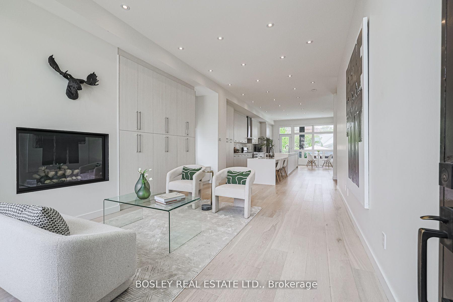 Photo 3 of 38 Roblin Avenue, Toronto, East York — HOMEH