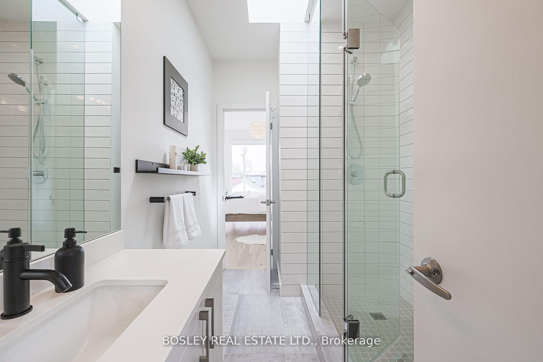 Photo 22 of 38 Roblin Avenue, Toronto, East York — HOMEH