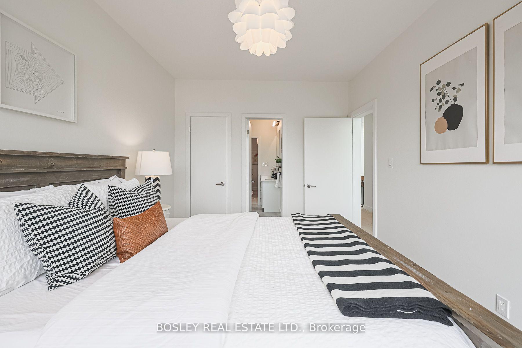Photo 24 of 38 Roblin Avenue, Toronto, East York — HOMEH
