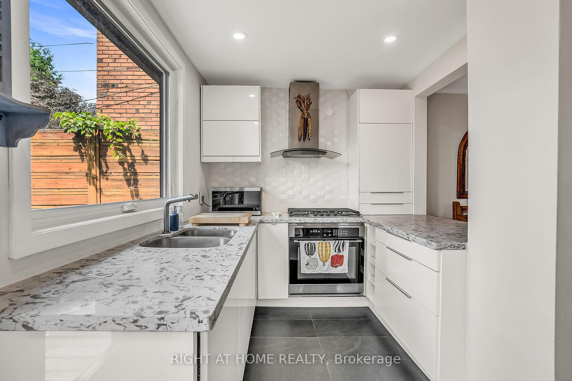 Photo 13 of 76 Arlington Avenue, Toronto, Wychwood — HOMEH