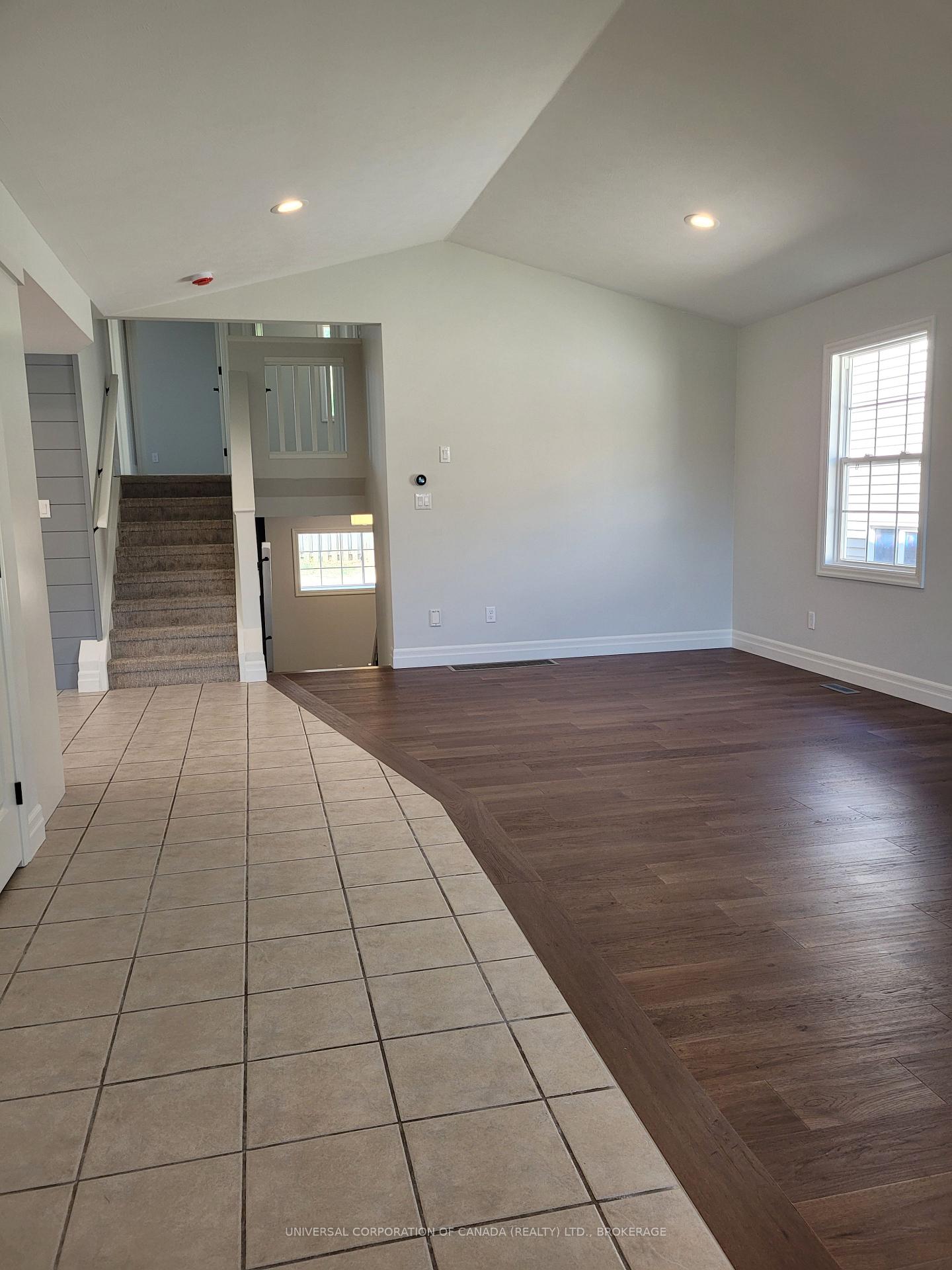 Photo 4 of 41 Peach Street, Tillsonburg — HOMEH