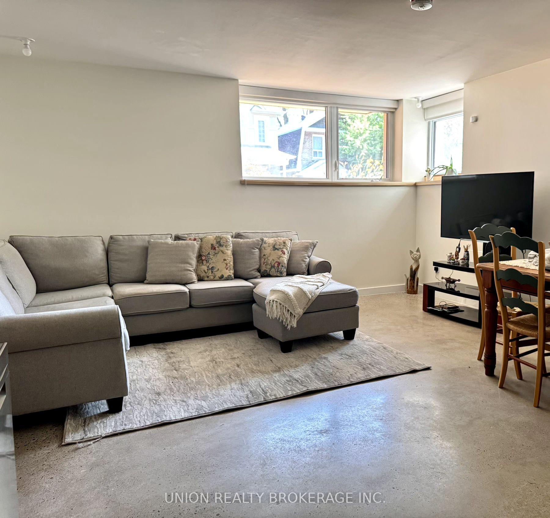 Photo 4 of Unit Lower, 148 Golfview Avenue, Toronto, East End-Danforth — HOMEH