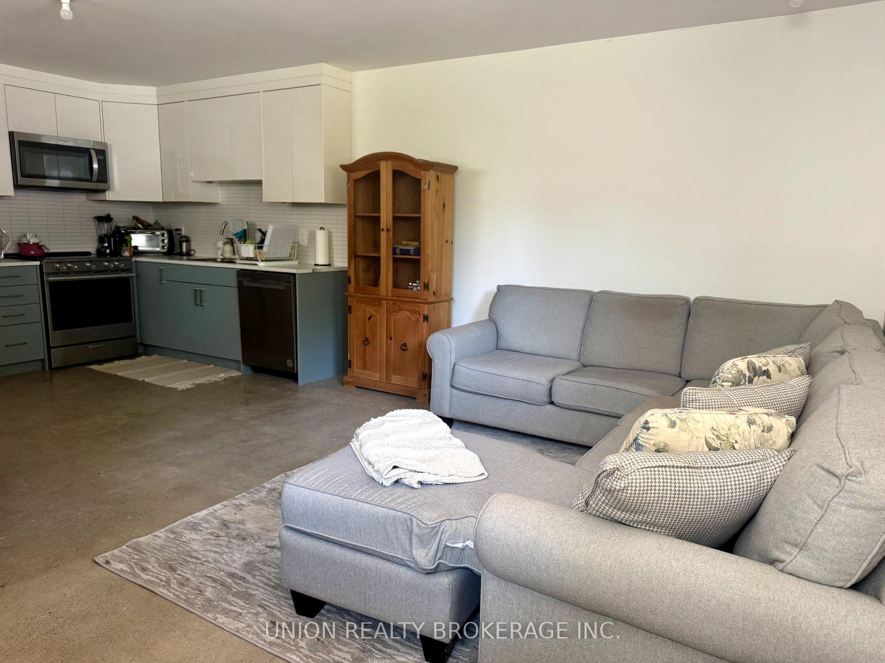 Photo 6 of Unit Lower, 148 Golfview Avenue, Toronto, East End-Danforth — HOMEH