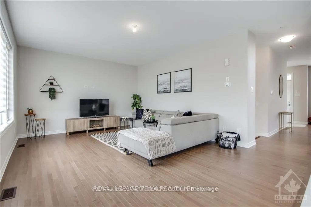 Photo 11 of 720 Expansion Road, Ottawa, Barrhaven - Half Moon Bay — HOMEH