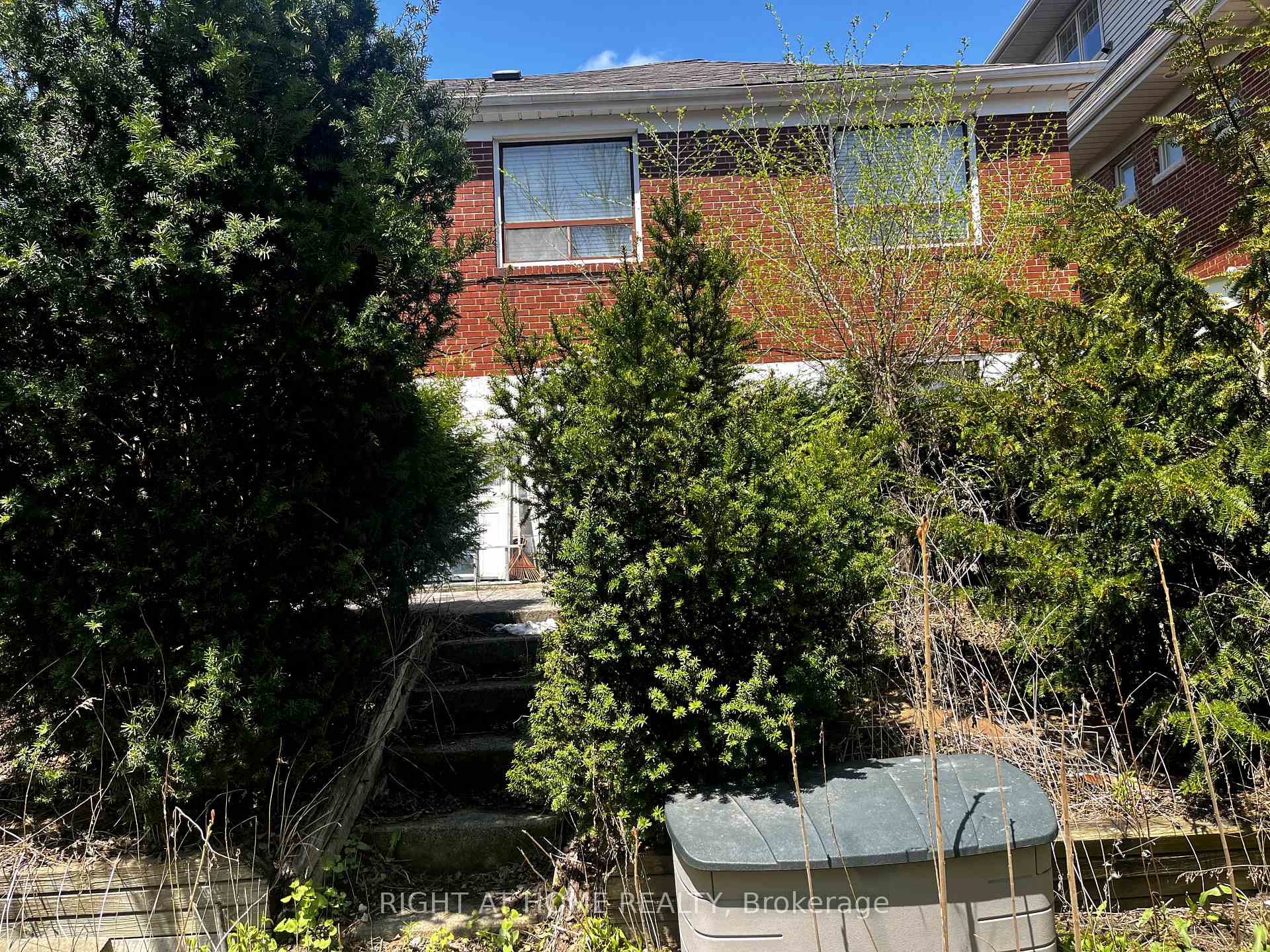 Photo 4 of 33 Notley Place, Toronto, O'Connor-Parkview — HOMEH