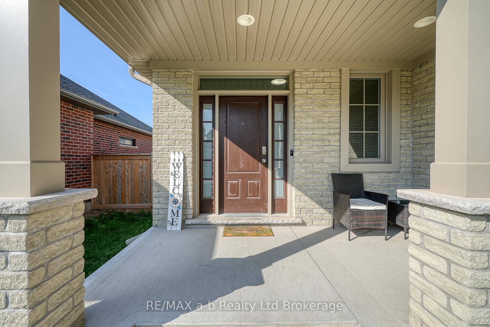 Photo 4 of 37 Lowrie Crescent, Tillsonburg — HOMEH