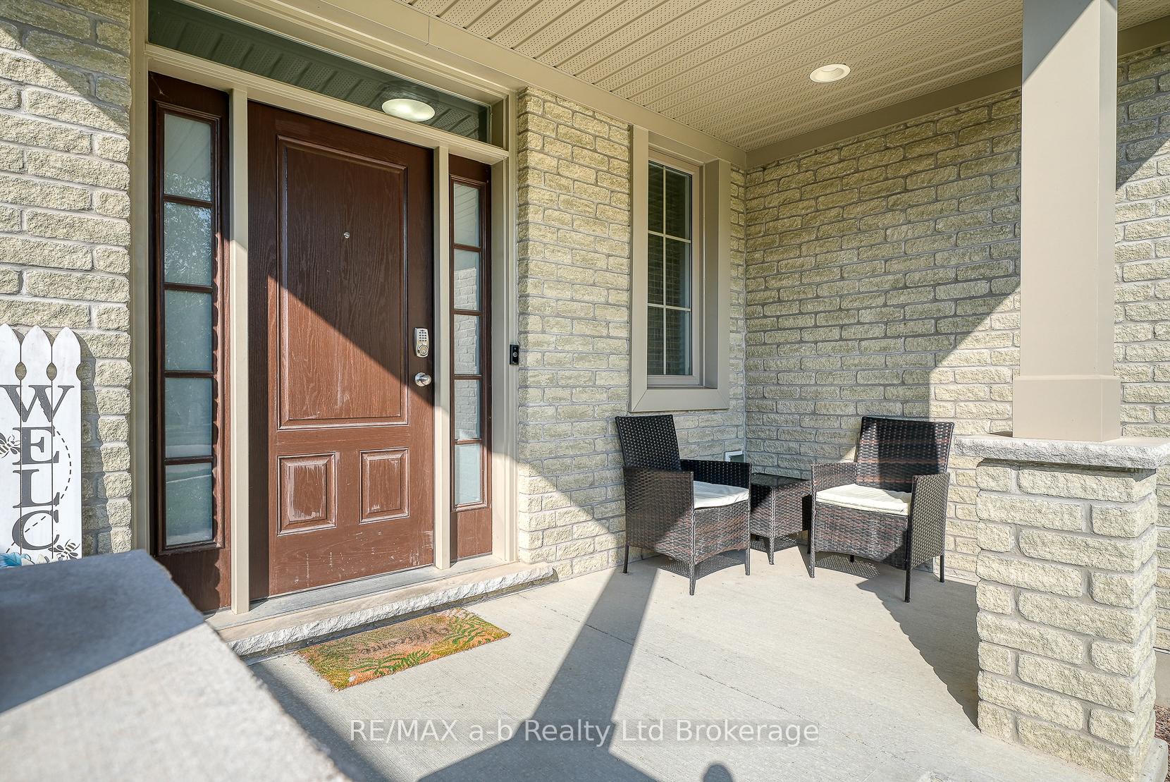Photo 5 of 37 Lowrie Crescent, Tillsonburg — HOMEH