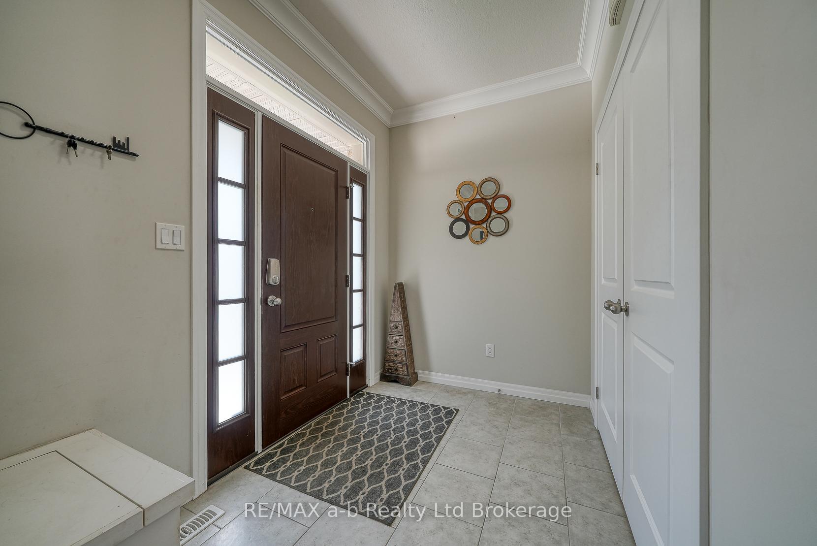 Photo 6 of 37 Lowrie Crescent, Tillsonburg — HOMEH