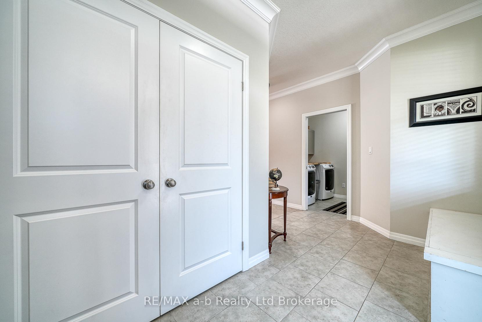 Photo 7 of 37 Lowrie Crescent, Tillsonburg — HOMEH
