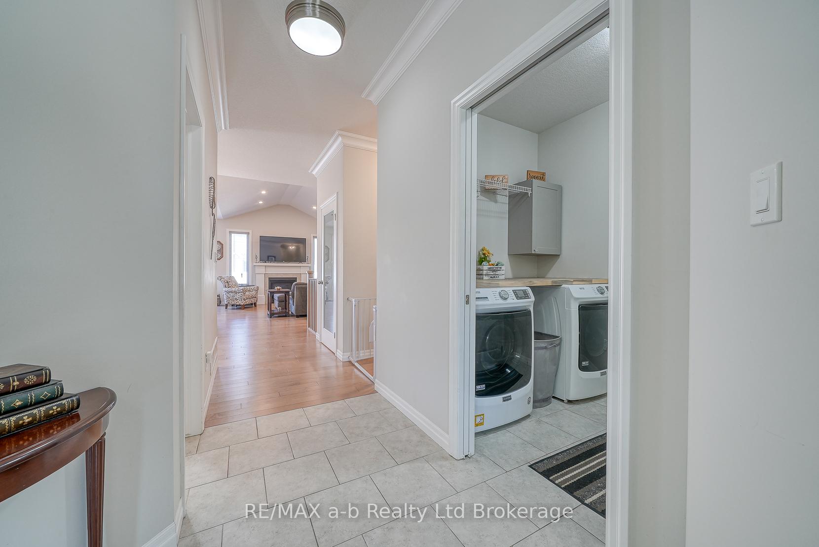 Photo 8 of 37 Lowrie Crescent, Tillsonburg — HOMEH