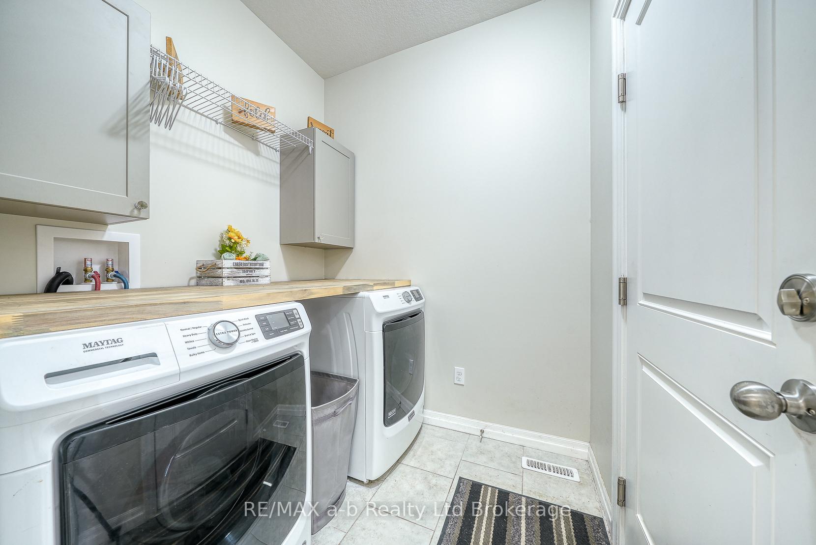 Photo 10 of 37 Lowrie Crescent, Tillsonburg — HOMEH