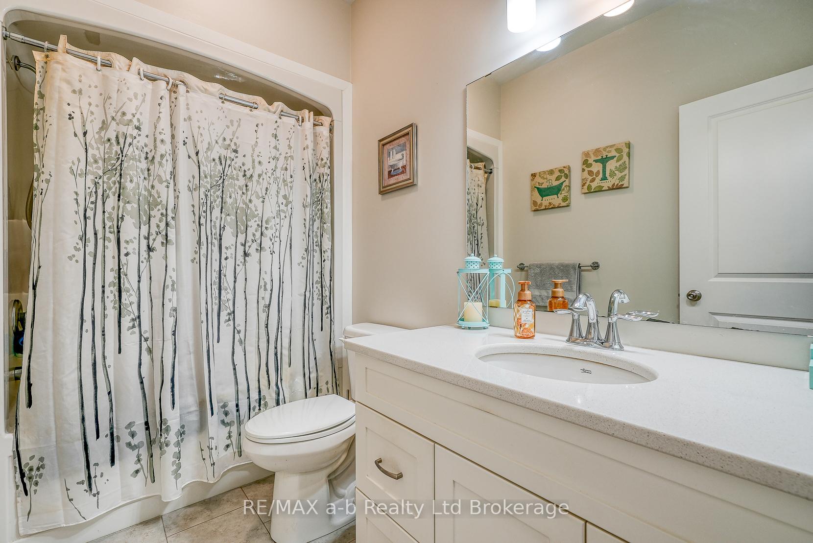 Photo 11 of 37 Lowrie Crescent, Tillsonburg — HOMEH