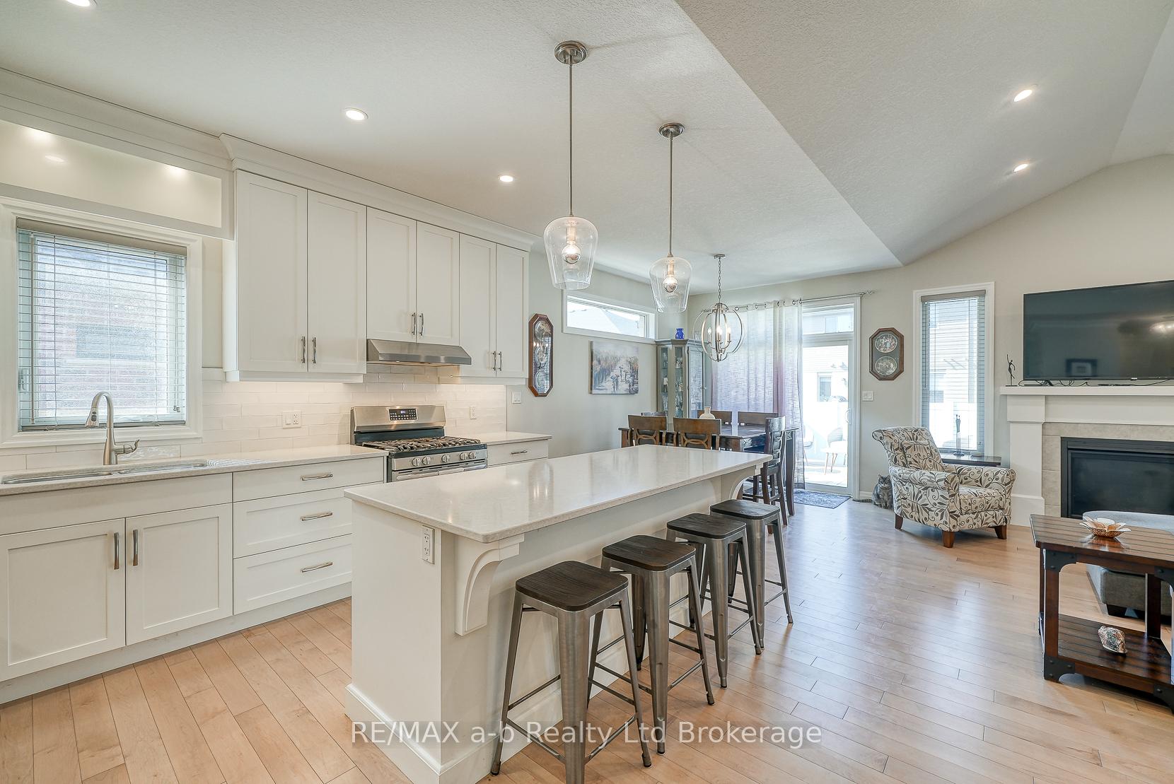 Photo 12 of 37 Lowrie Crescent, Tillsonburg — HOMEH
