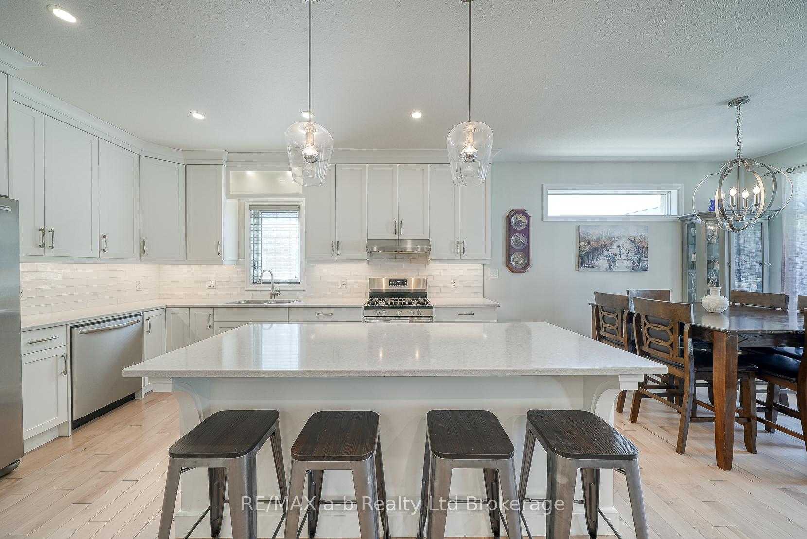 Photo 13 of 37 Lowrie Crescent, Tillsonburg — HOMEH