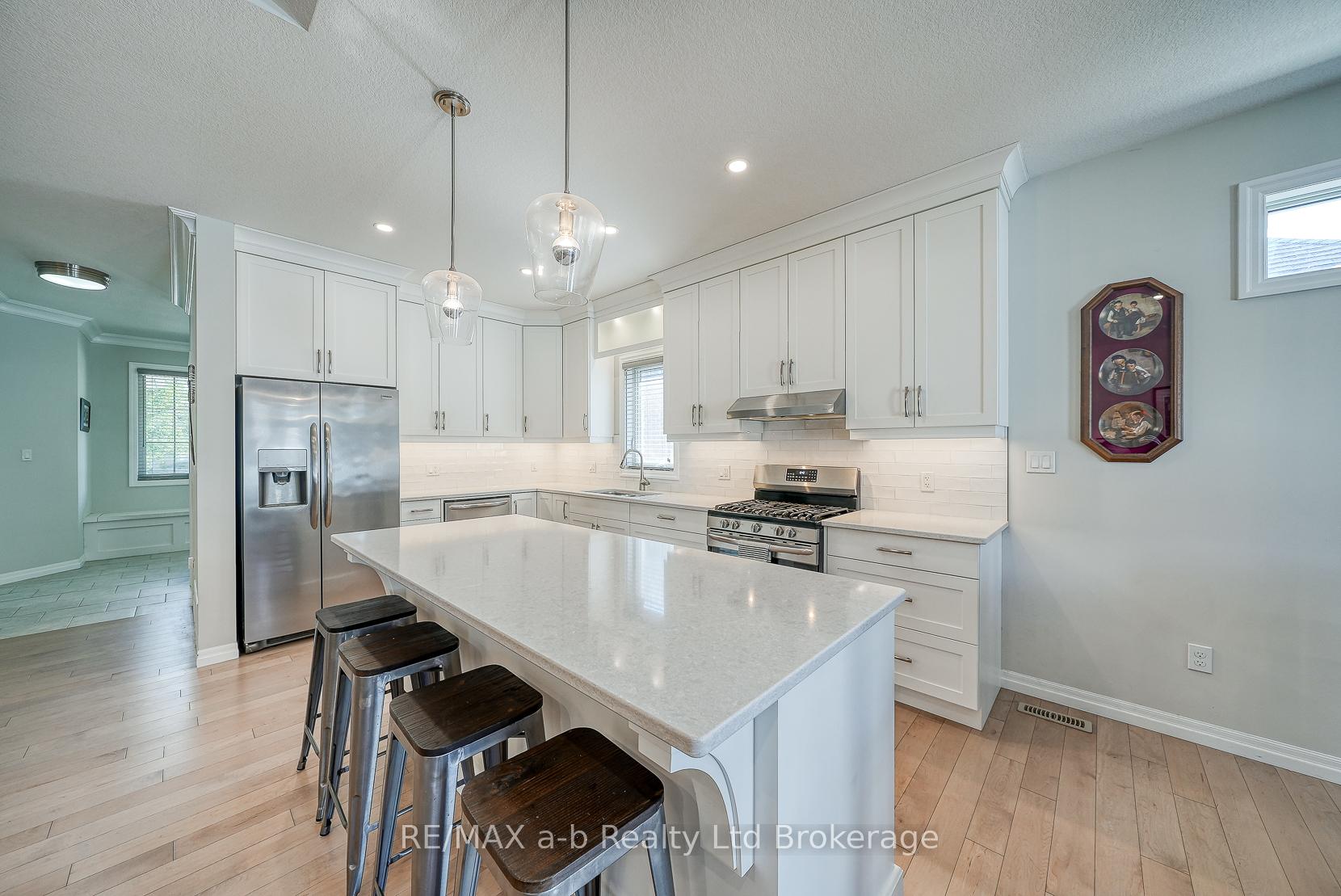 Photo 14 of 37 Lowrie Crescent, Tillsonburg — HOMEH
