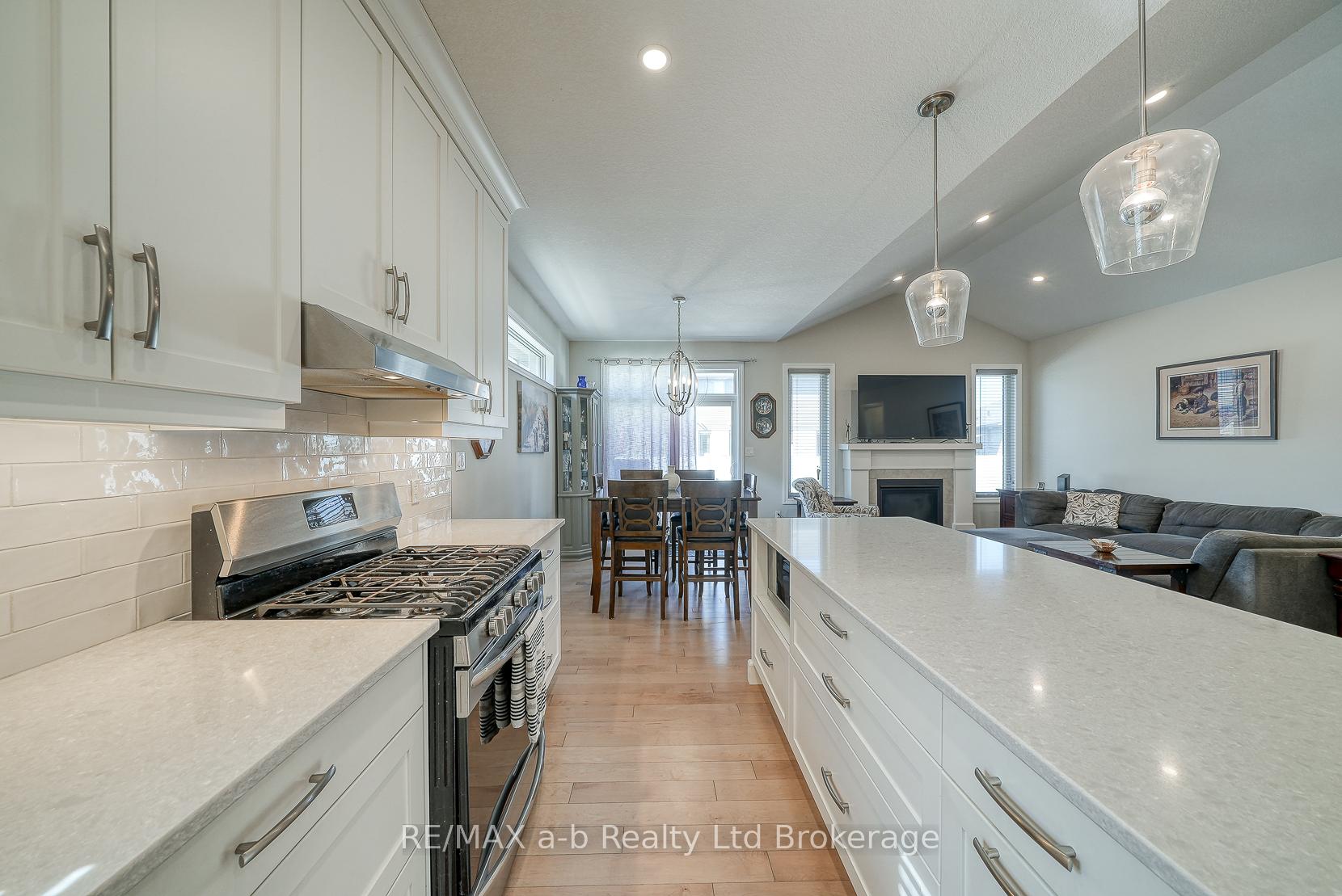 Photo 18 of 37 Lowrie Crescent, Tillsonburg — HOMEH
