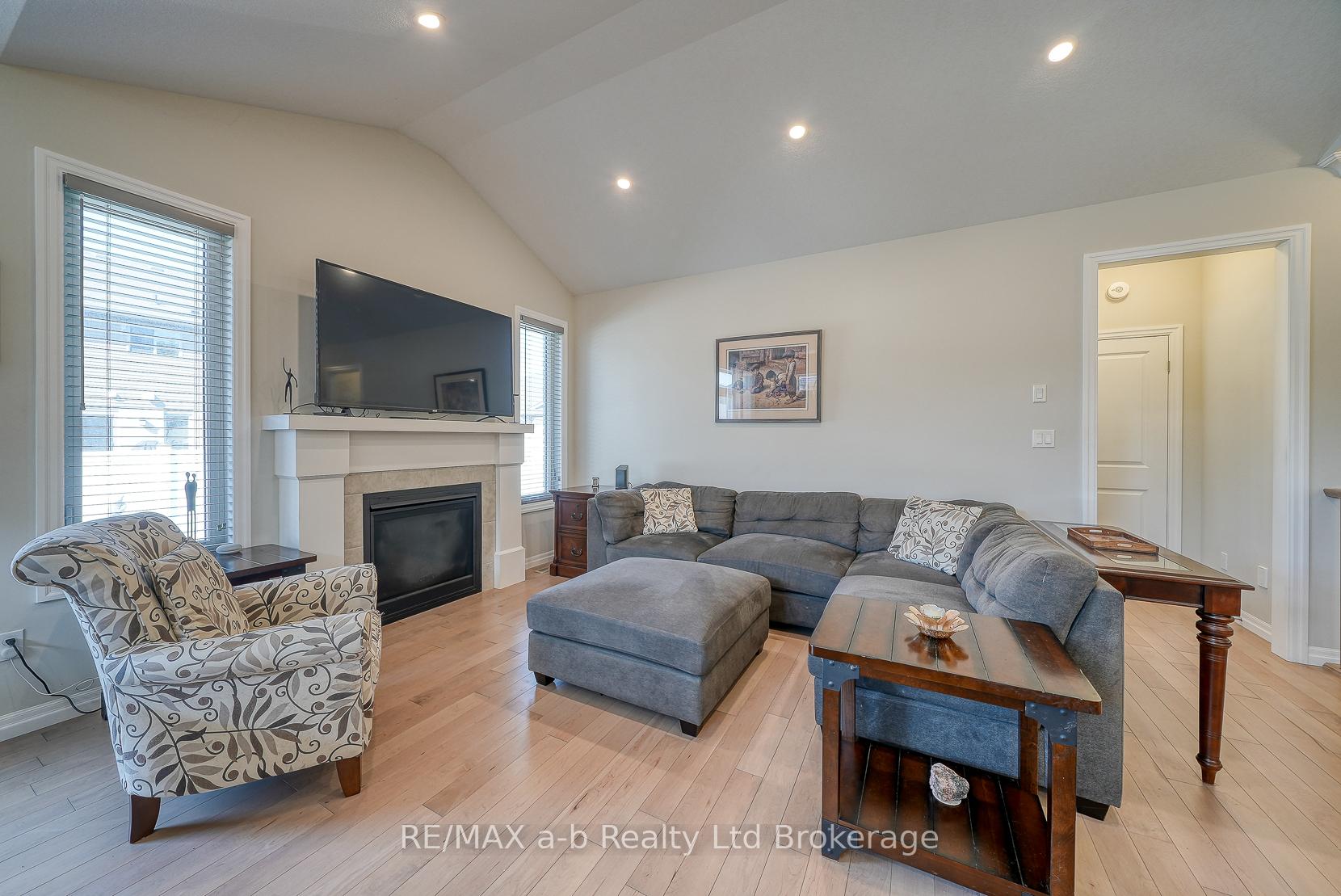 Photo 20 of 37 Lowrie Crescent, Tillsonburg — HOMEH