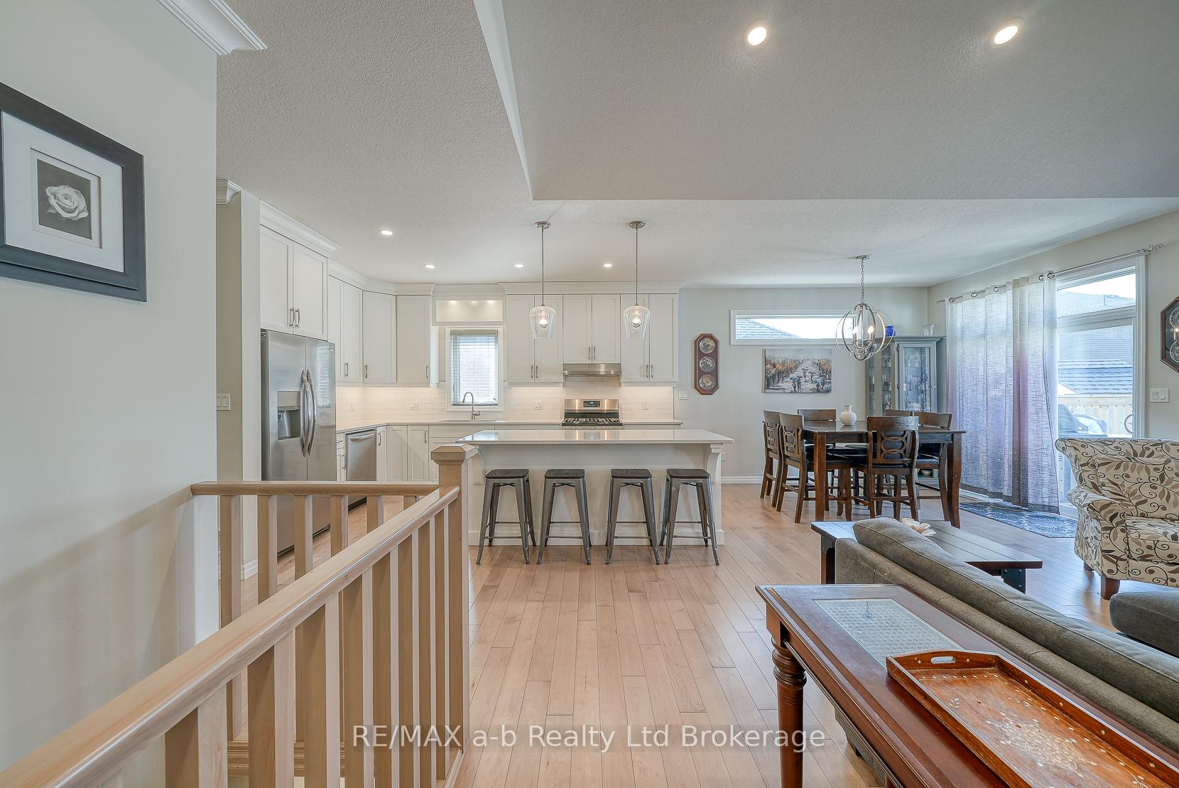 Photo 22 of 37 Lowrie Crescent, Tillsonburg — HOMEH