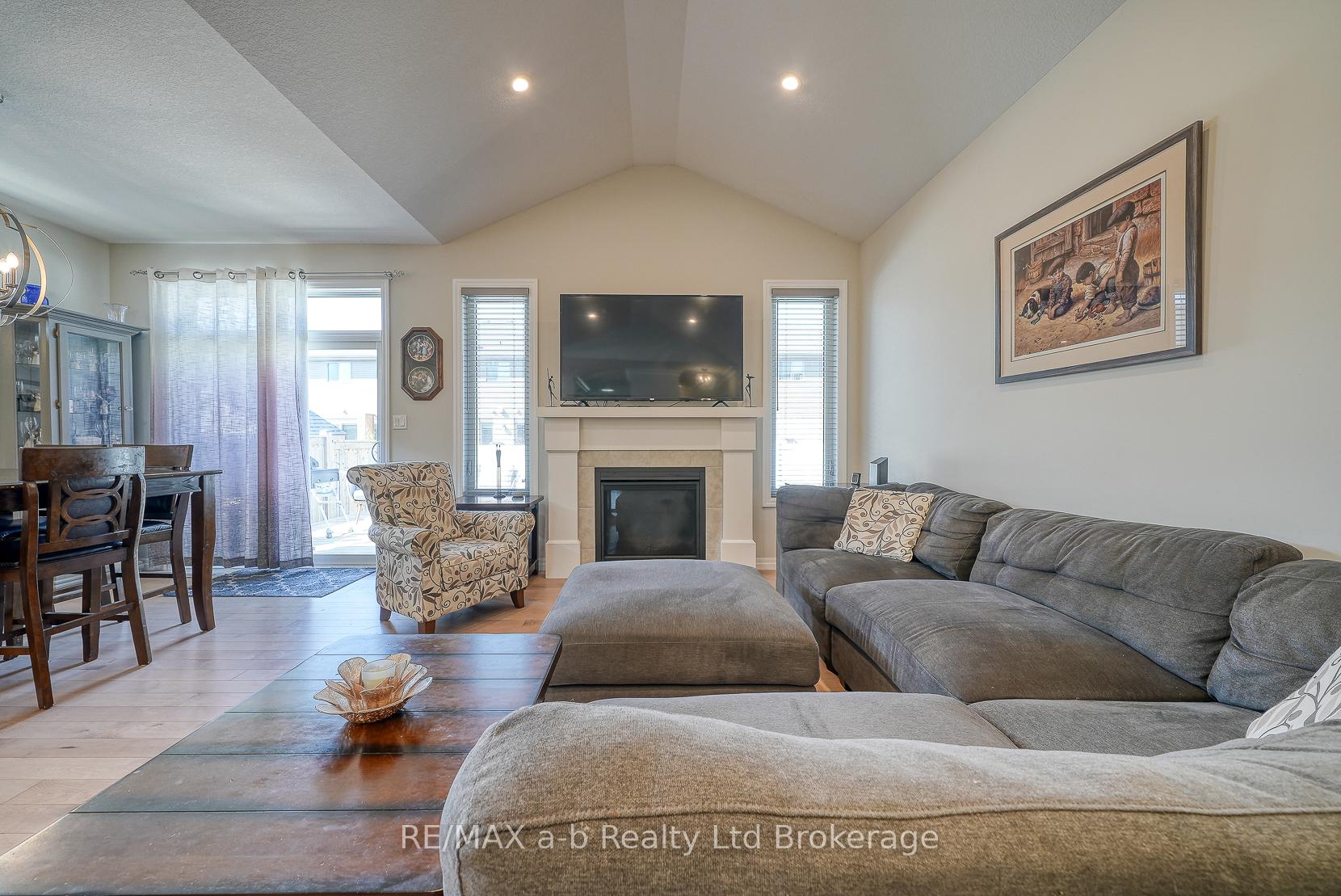 Photo 24 of 37 Lowrie Crescent, Tillsonburg — HOMEH