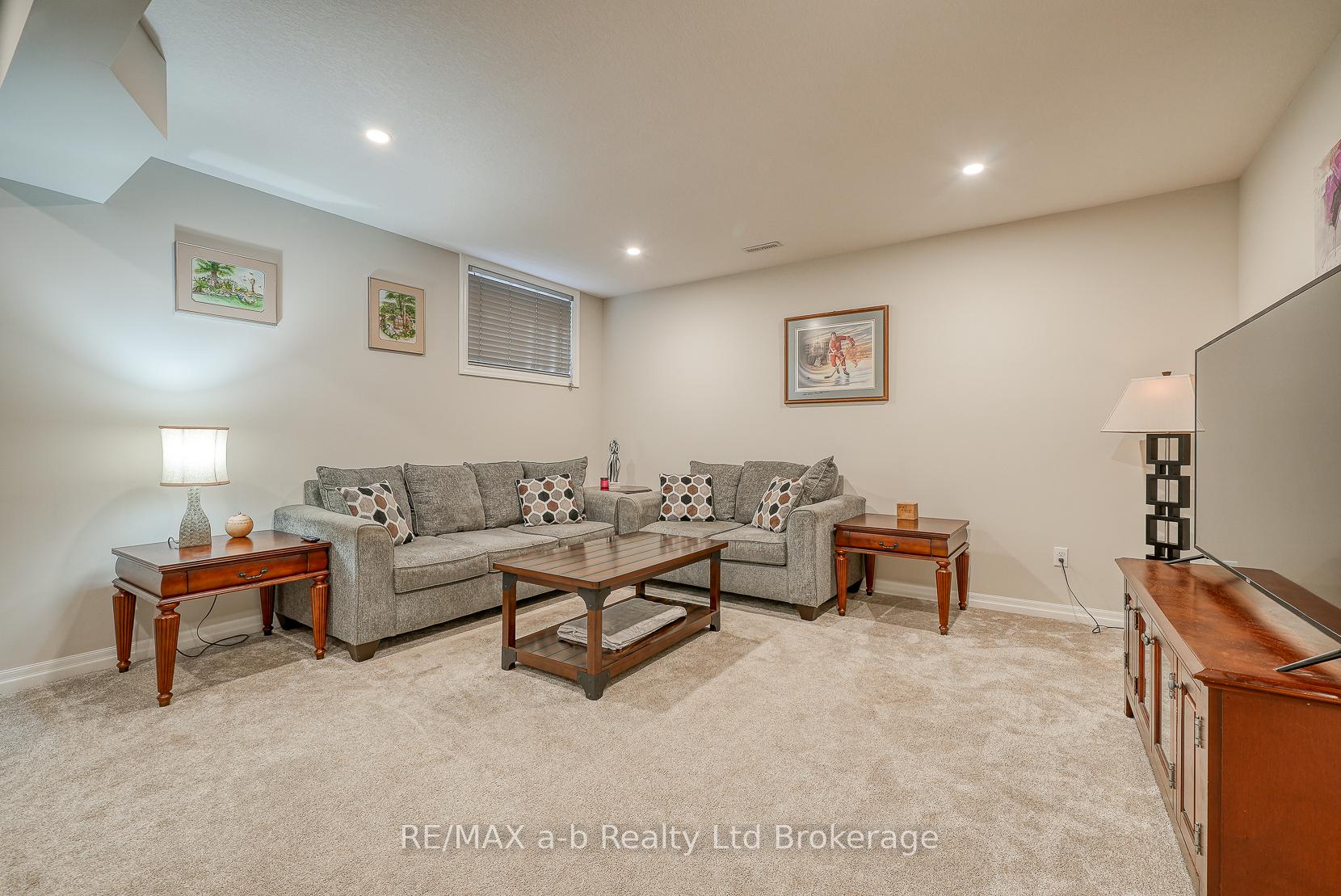 Photo 30 of 37 Lowrie Crescent, Tillsonburg — HOMEH