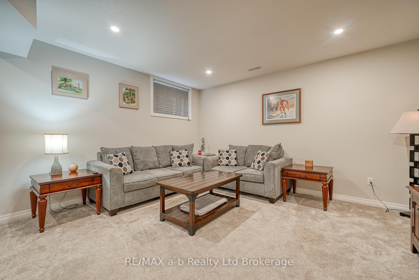 Photo 31 of 37 Lowrie Crescent, Tillsonburg — HOMEH