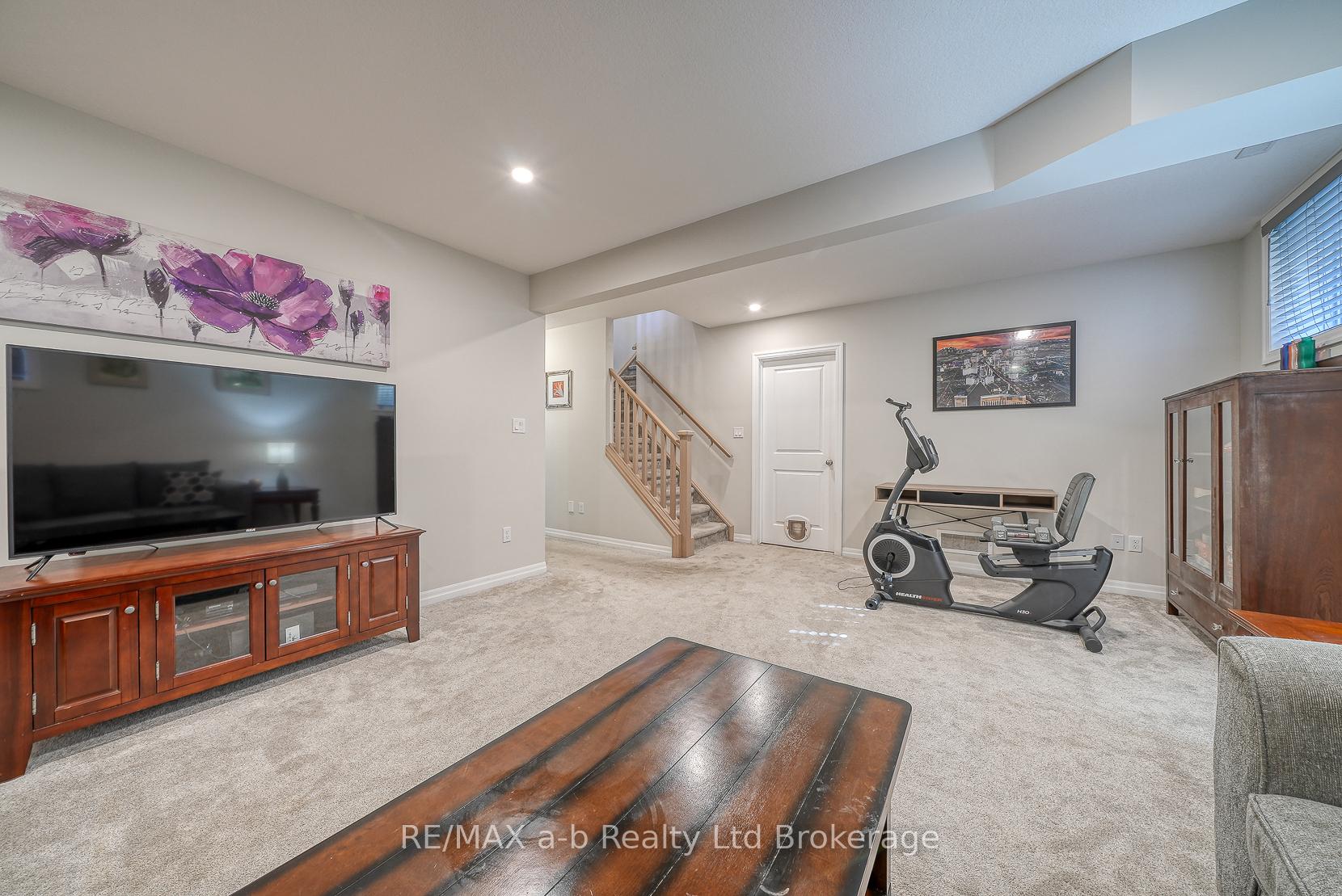 Photo 33 of 37 Lowrie Crescent, Tillsonburg — HOMEH