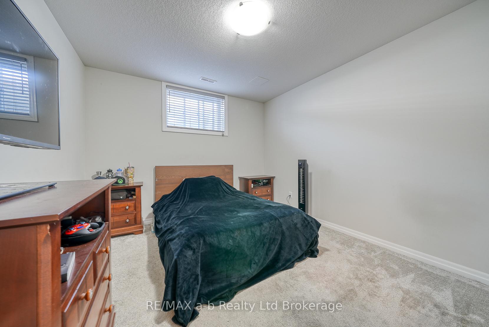 Photo 36 of 37 Lowrie Crescent, Tillsonburg — HOMEH