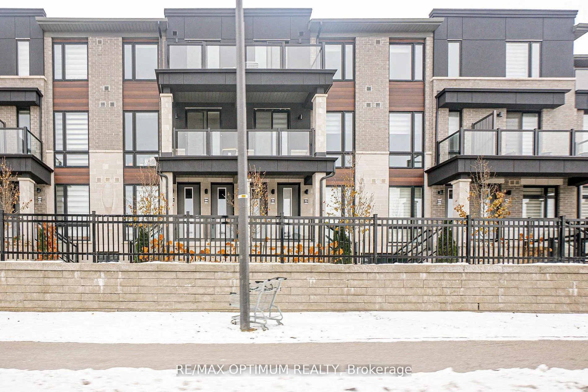 Photo 2 of Unit 72, 80 Knotsberry Circle, Brampton, Bram West — HOMEH