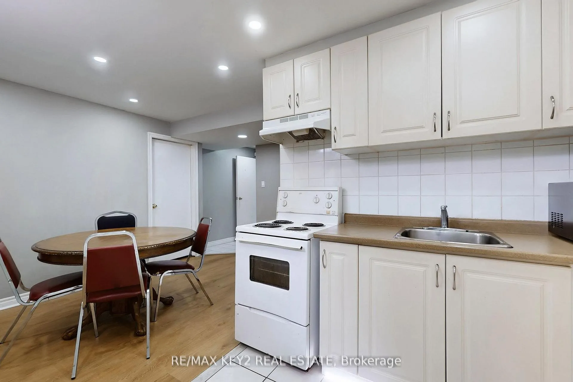 Photo 4 of Unit Bsmt, 201 Hopecrest Road, Markham, Cachet — HOMEH