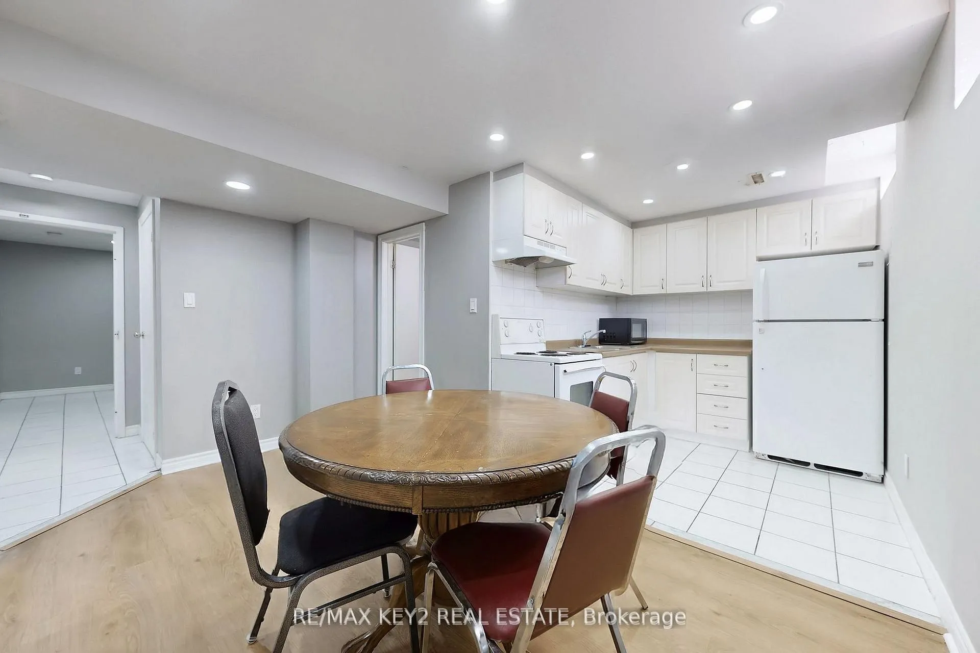 Photo 5 of Unit Bsmt, 201 Hopecrest Road, Markham, Cachet — HOMEH