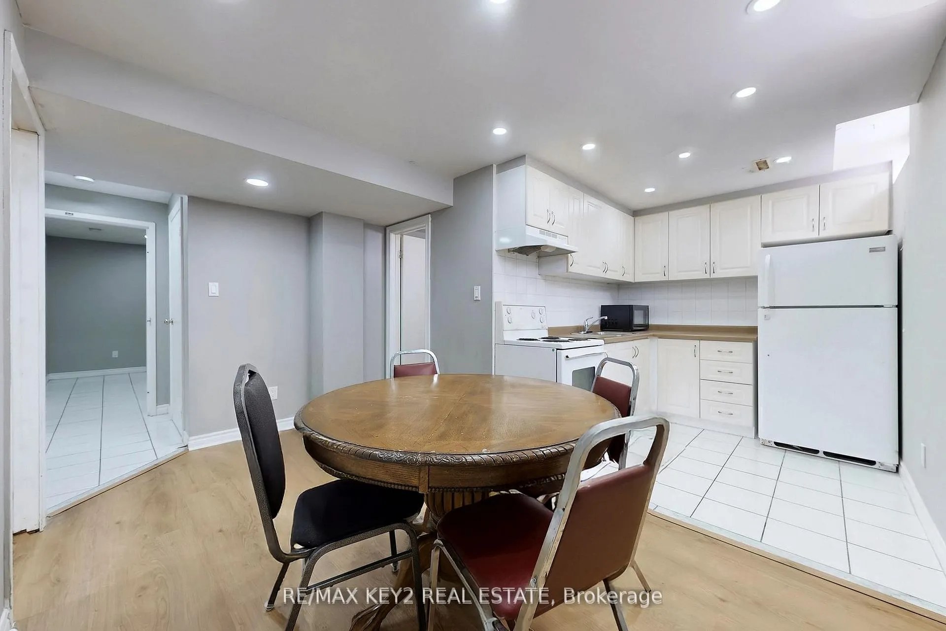 Photo 6 of Unit Bsmt, 201 Hopecrest Road, Markham, Cachet — HOMEH