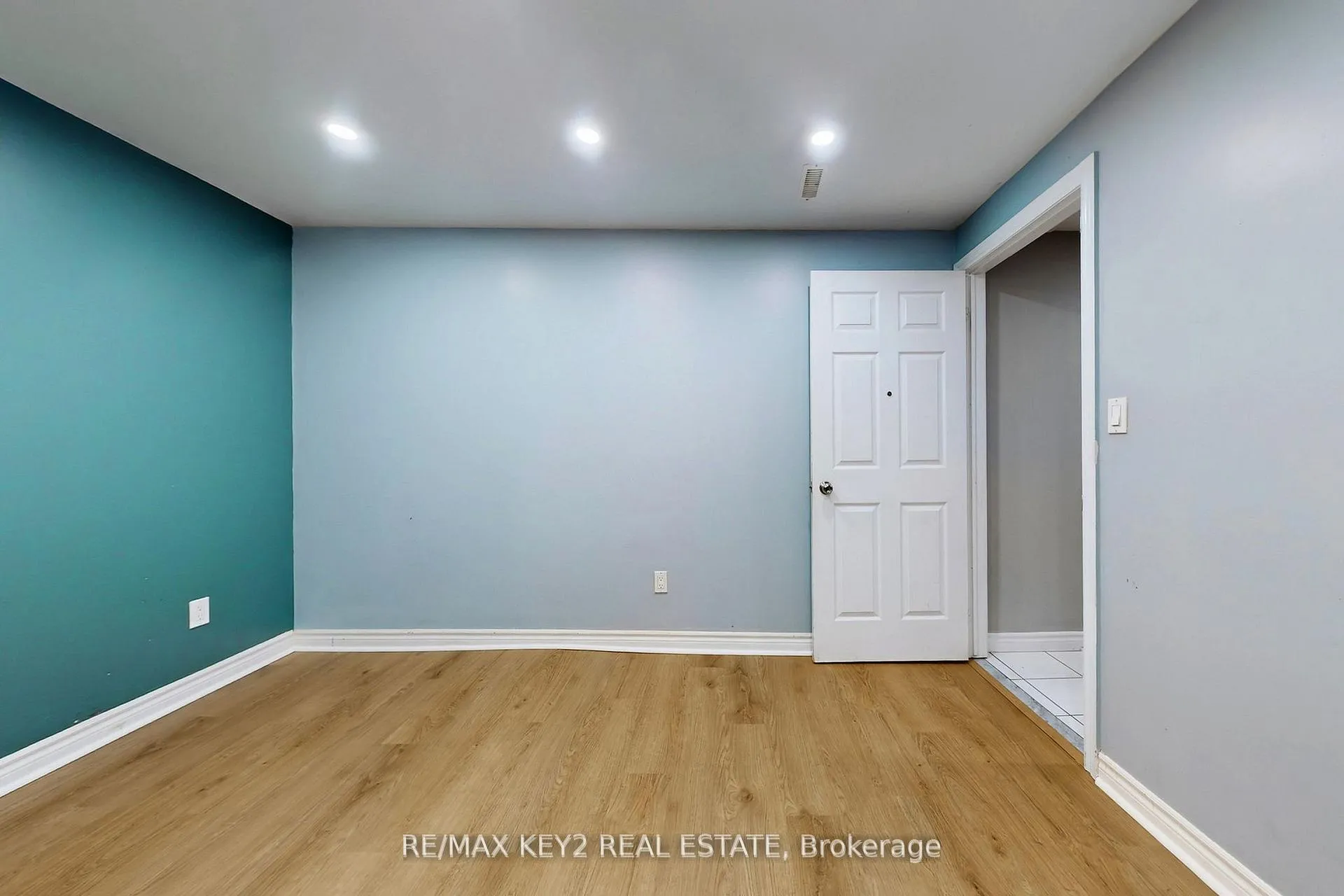Photo 8 of Unit Bsmt, 201 Hopecrest Road, Markham, Cachet — HOMEH