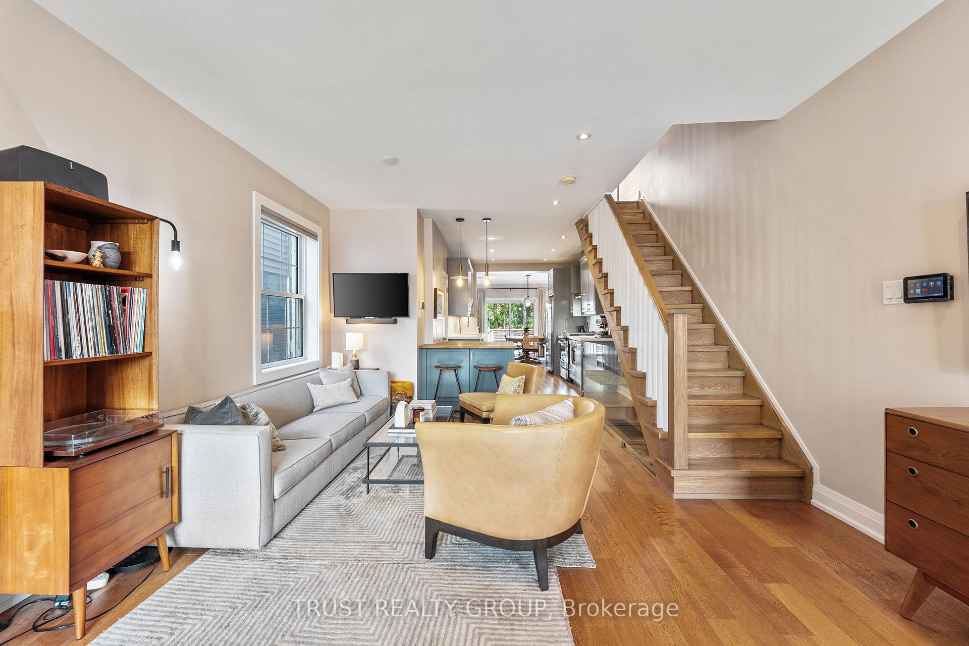 Photo 2 of 262 Queensdale Avenue, Toronto, Danforth Village-East York — HOMEH