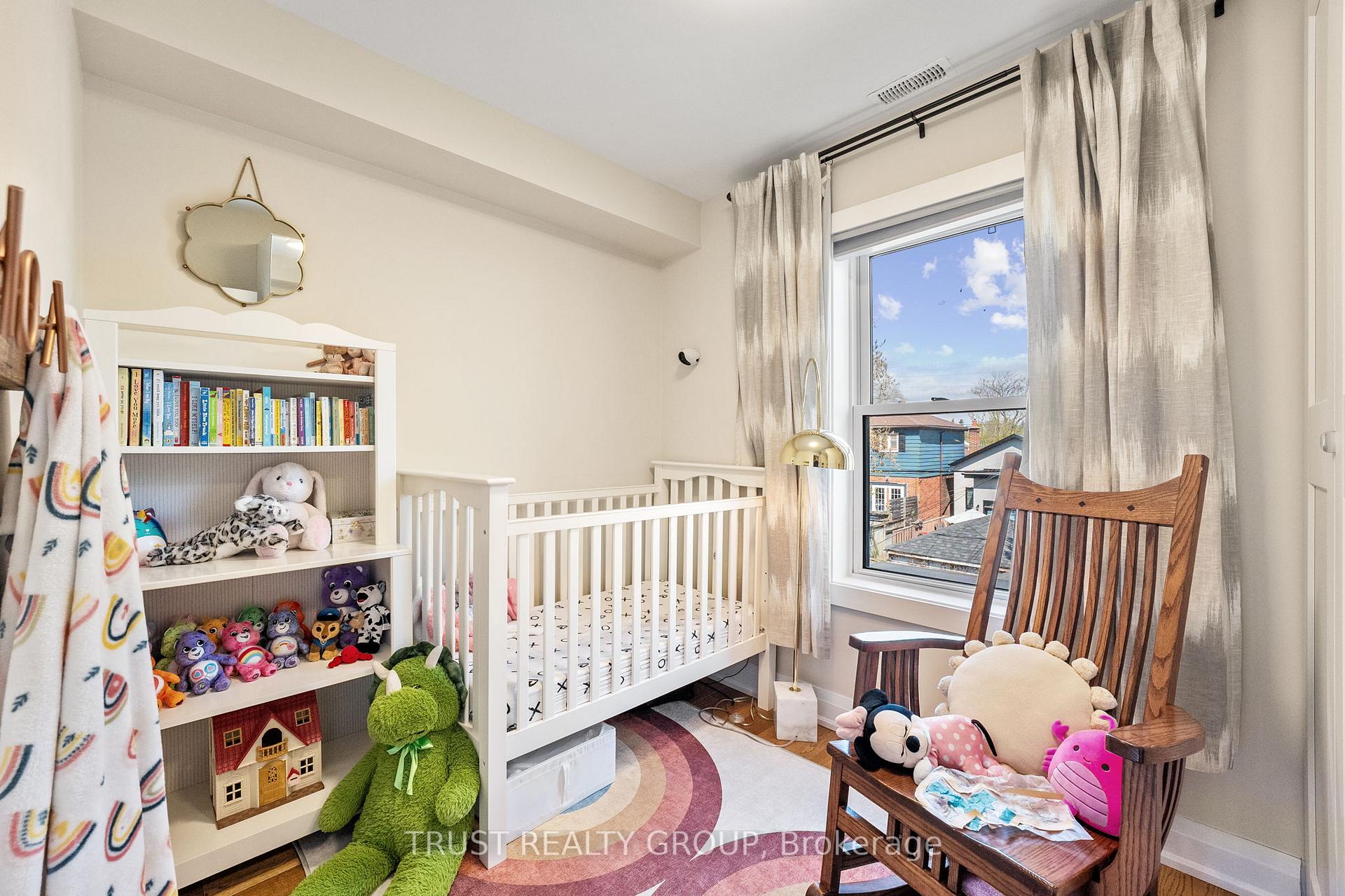 Photo 13 of 262 Queensdale Avenue, Toronto, Danforth Village-East York — HOMEH