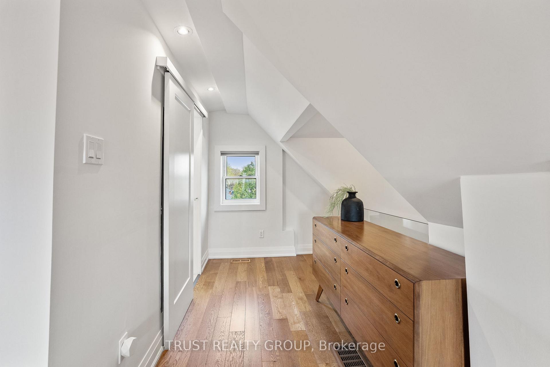 Photo 17 of 262 Queensdale Avenue, Toronto, Danforth Village-East York — HOMEH