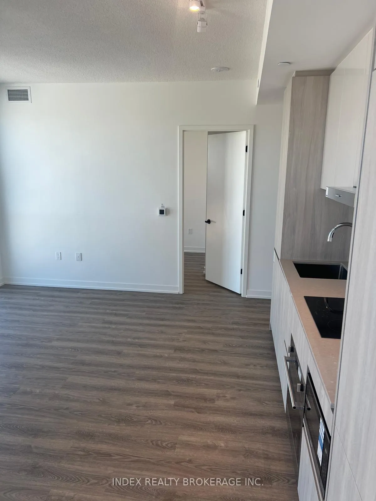 Photo 7 of Unit 4702, 8 Interchange Way, Vaughan, Vaughan Corporate Centre — HOMEH