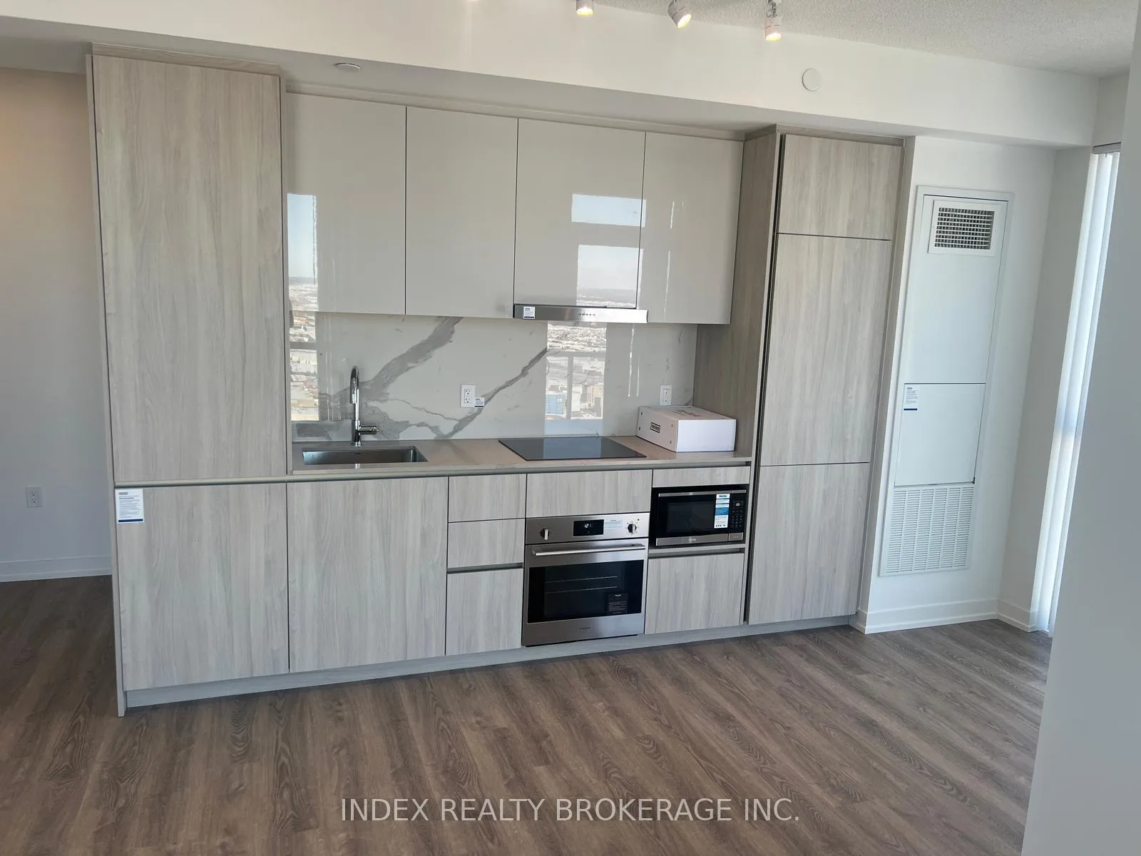 Photo 9 of Unit 4702, 8 Interchange Way, Vaughan, Vaughan Corporate Centre — HOMEH