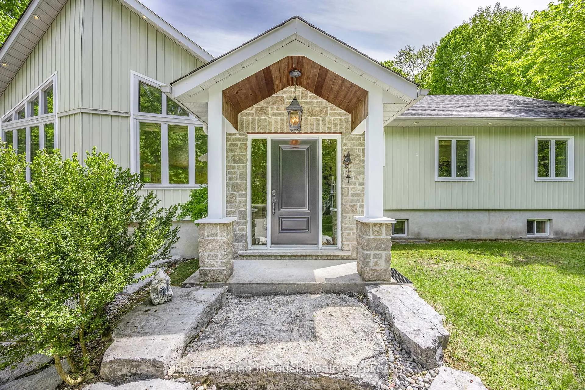 Photo 4 of 726 Pennorth Drive, Tiny, Rural Tiny — HOMEH
