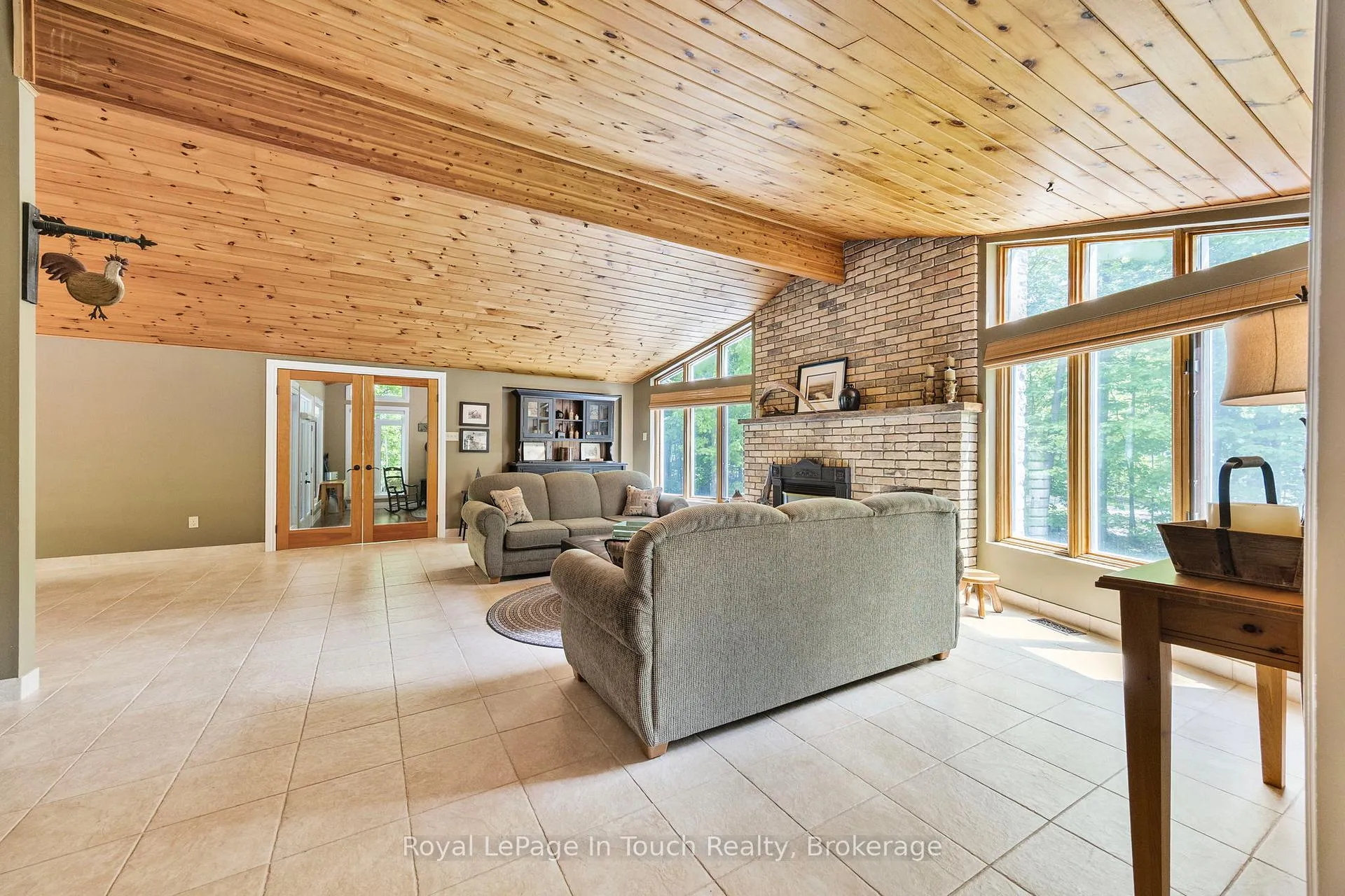 Photo 8 of 726 Pennorth Drive, Tiny, Rural Tiny — HOMEH