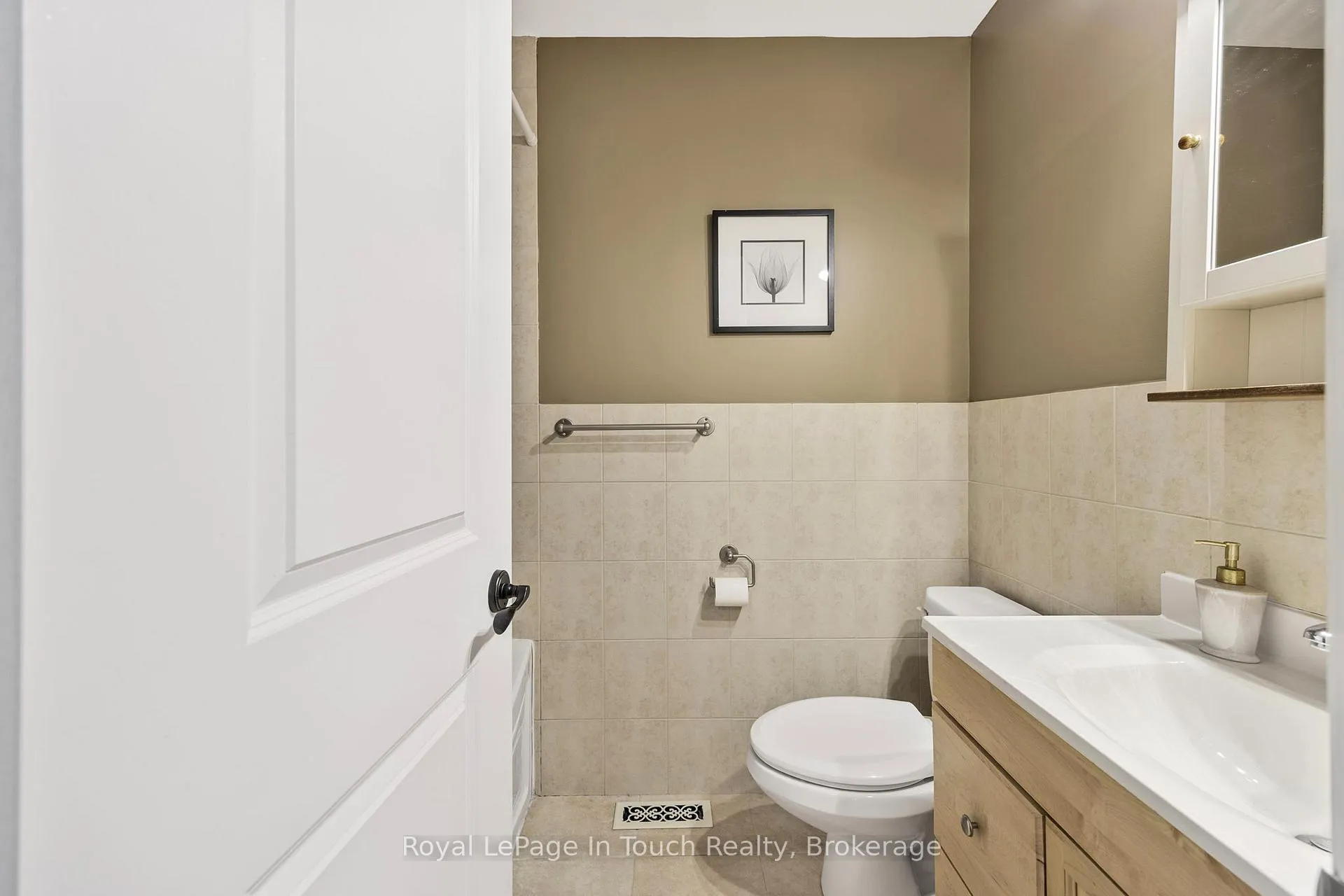 Photo 22 of 726 Pennorth Drive, Tiny, Rural Tiny — HOMEH