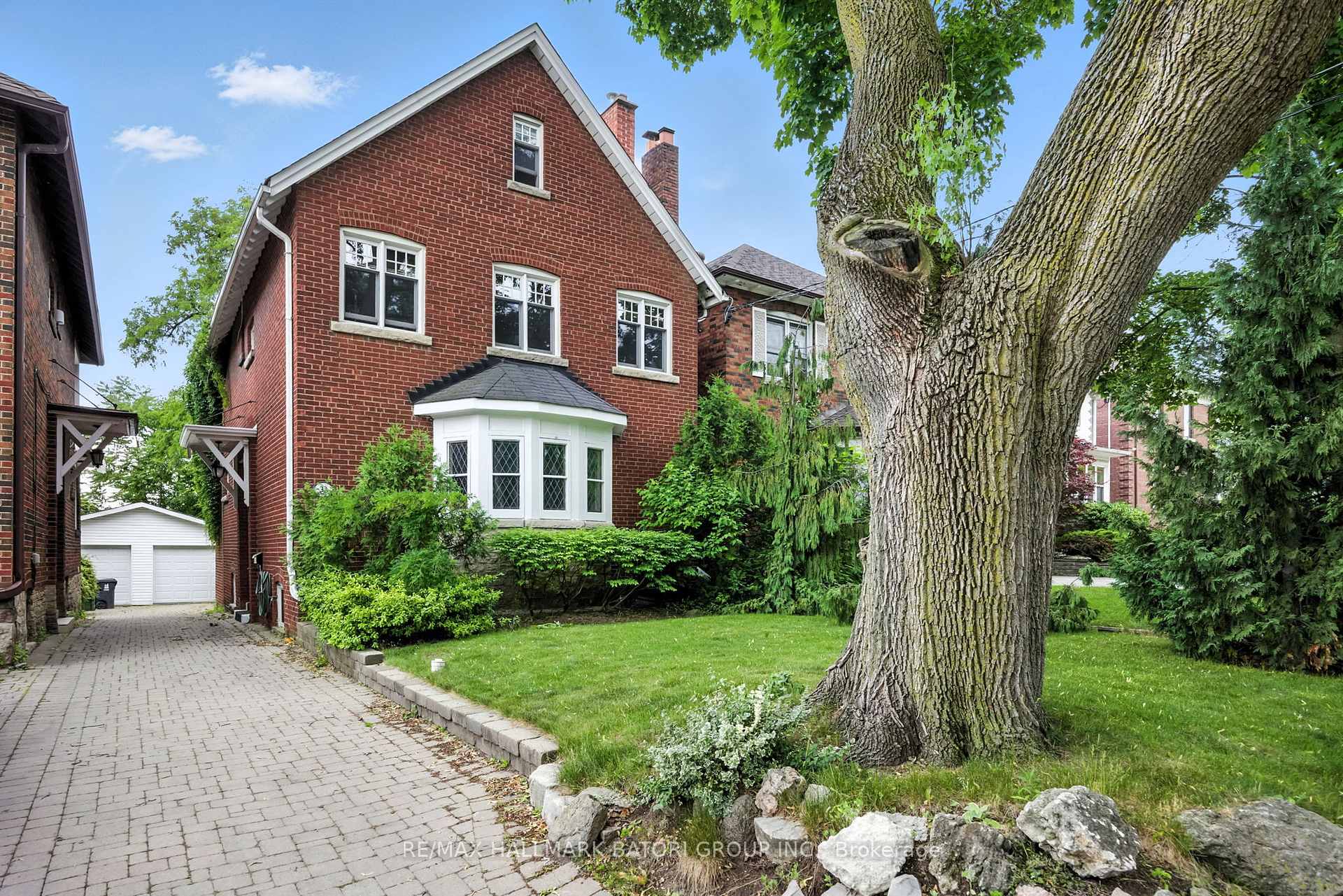 Front of 33 Burnaby Boulevard