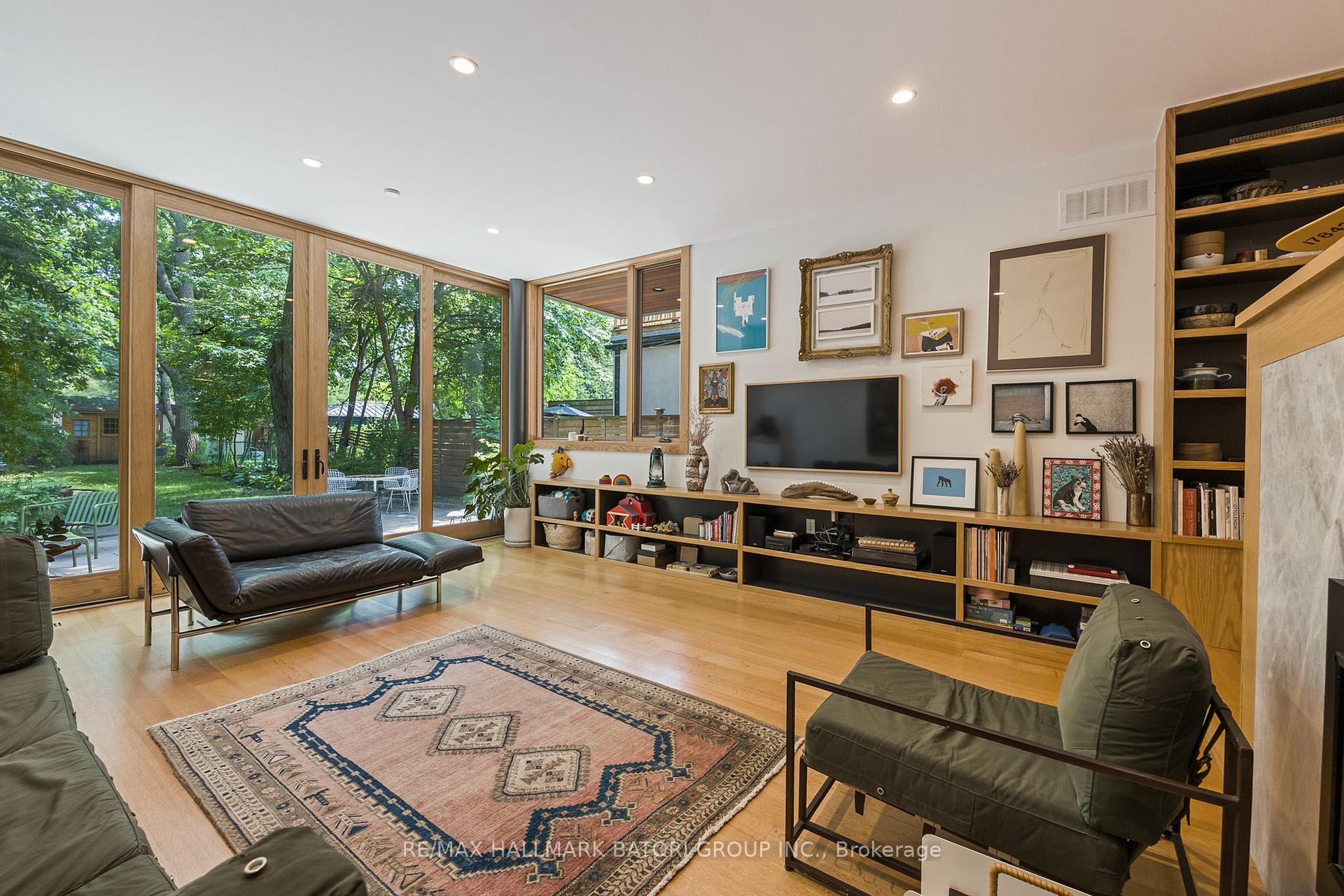 Photo 2 of 249 Albany Avenue, Toronto, The Annex — HOMEH